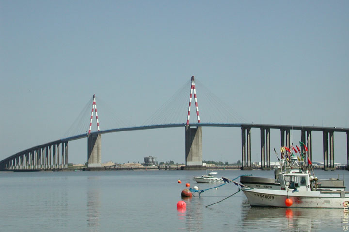 Puente St Nazaire.jpg (42399 bytes)