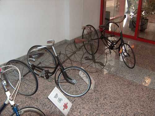 triciclo.jpg (25387 bytes)